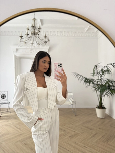 GOSSIP ME white suit