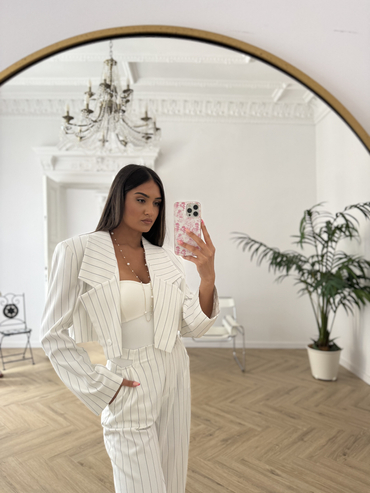 GOSSIP ME white suit